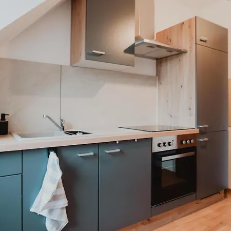 Zentral, Loggia, Tg-platz