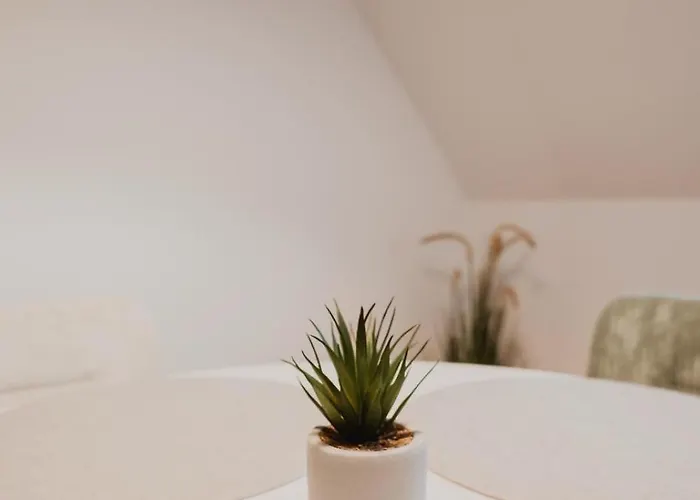 Zentral, Loggia, Tg-platz