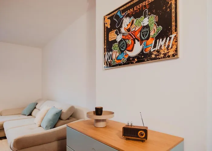 Zentral, Loggia, Tg-platz *